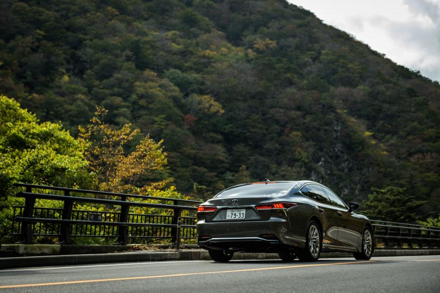  Lexus LS500h 2017 года  (JP) (фото 35 из 35)